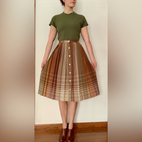 Russ Togs Dresses & Skirts - Vintage 1970’s Pleated Brown Plaid Skirt Russ Togs Inc. Size 7/8 Union Made USA